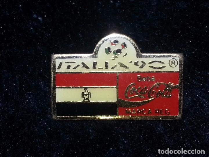 Pins de colecci&oacute;n: ANTIGUO PIN DE COCA COLA - COLECCION MUNDIAL DE FUTBOL ITALIA 90 - SELECCION EGIPTO