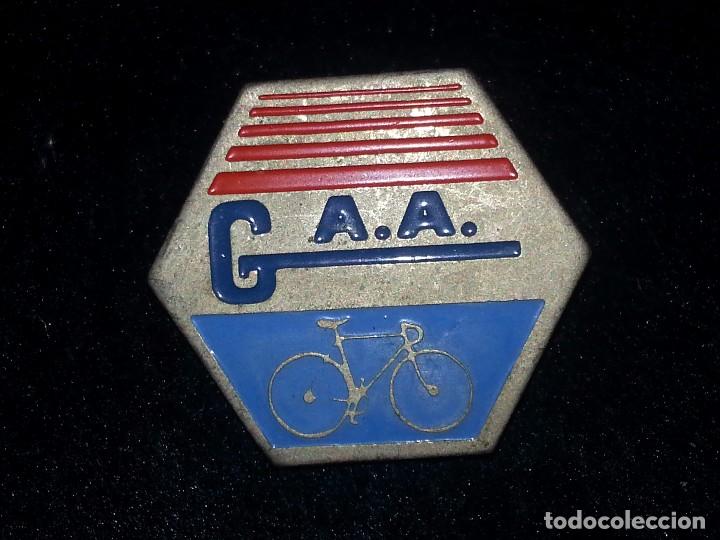 Pins de colecci&oacute;n: ANTIGUO PIN DE CICLISMO BICICLETAS - G.A.A A&Ntilde;OS 90 FRANCIA