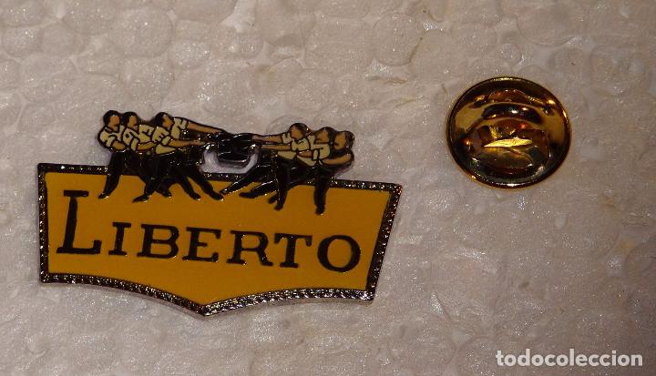 Pins e Spille di collezione: PIN DE MARCAS DE ROPA. LIBERTO VAQUEROS JEANS