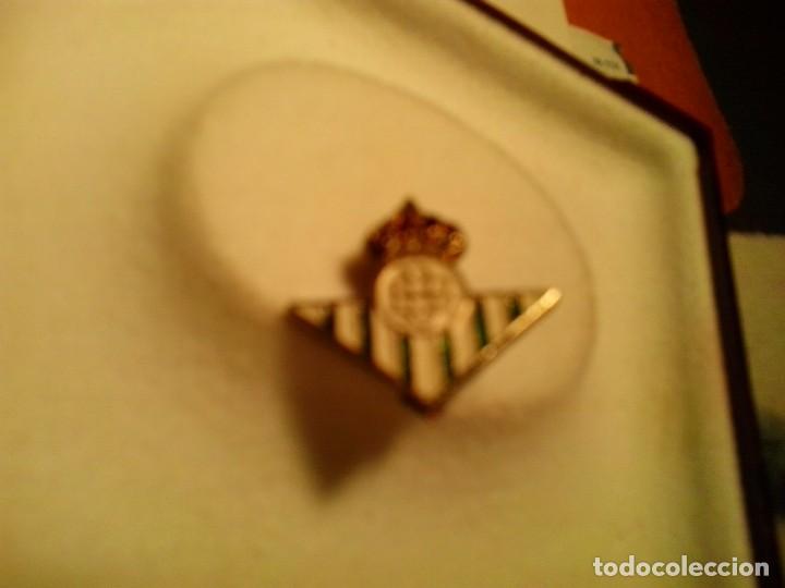Pin's de collection: BETIS F. C. Imperdible. Antiguo