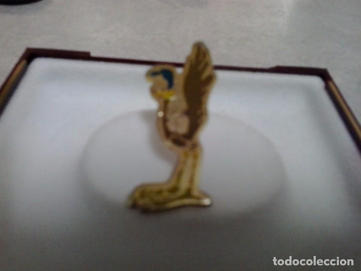 Pin's de collection: PIN ANTIGUO de EL CORRECAMINOS