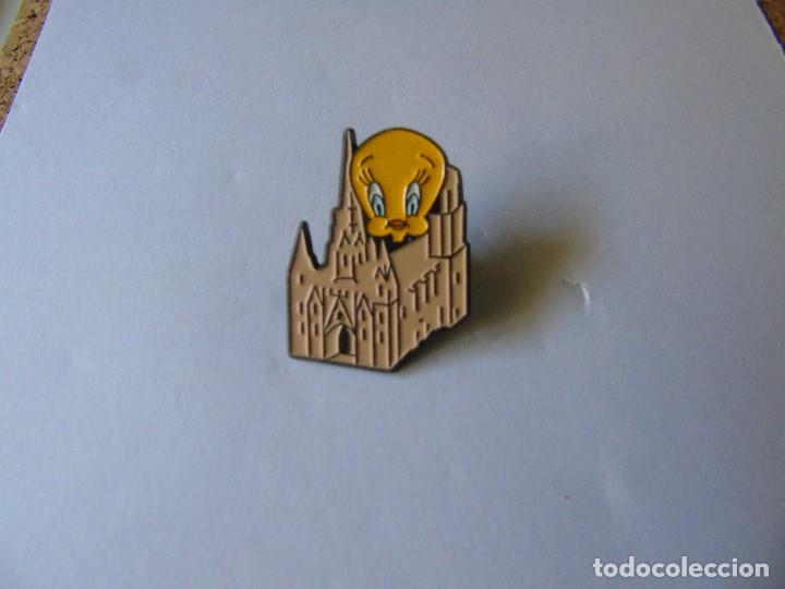 Pins de colecci&oacute;n: CURIOSO PIN DEL PIOLIN EN LA CATEDRAL DE BARCELONA
