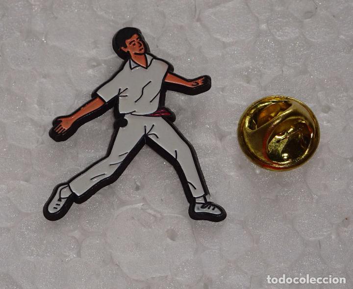 Pins e Spille di collezione: PIN DE TURISMO. PAIS VASCO. TIPISMO EUSKERA. JUGADOR DE PELOTA FRONT&Oacute;N. PELOTARI