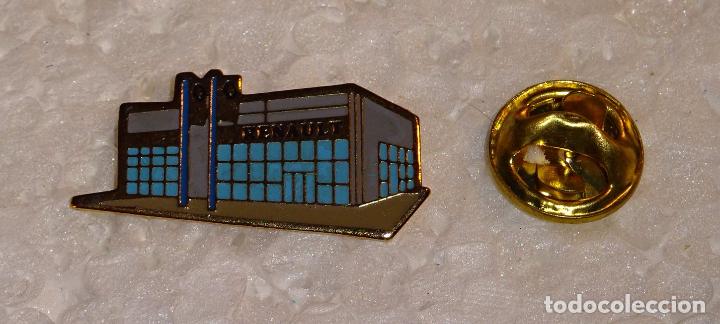 Collection pins: PIN DE COCHES MOTOS. RENAULT CONCESIONARIO