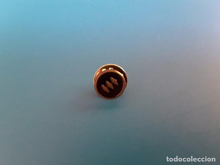 Pins de cole&ccedil;&atilde;o: PIN MARCA DE TRAJES DE VESTIR