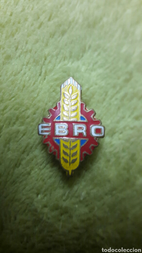 Pin's de collection: Pin tipo insignia solapa Ebro vehiculo Agricola camion