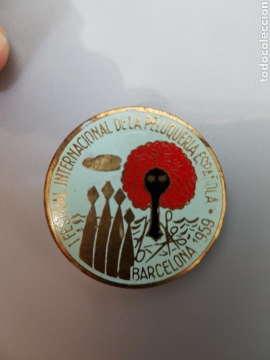 Pins de colecci&oacute;n: GRAN PIN 1959 1er FESTIVAL INTERNACIONAL DE LA PELUQUER&Iacute;A ESPA&Ntilde;OLA. BARCELONA 1959 3,2cm