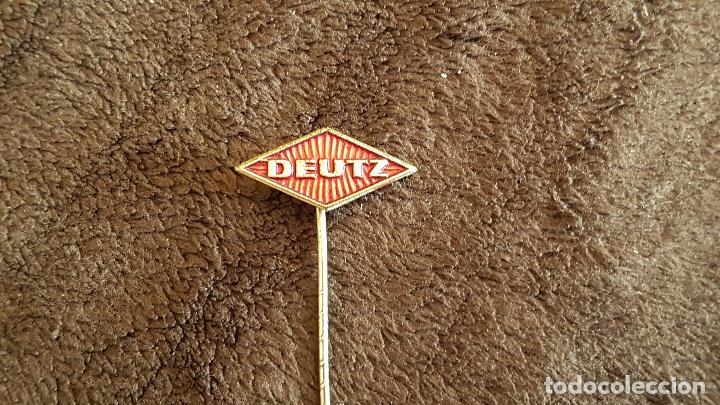 Pins de colecci&oacute;n: PIN EMBLEMA MARCA DE TRACTORES DEUTZ  ( INSIGNIA DE AGUJA  AUTOMOCI&Oacute;N)