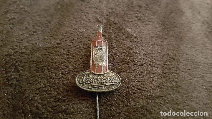 Pins de colecci&oacute;n: PIN EMBLEMA MARCA DE BEBIDAS COCTELES SIEBRAND (INSIGNIA DE AGUJA BEBIDA LICORES )