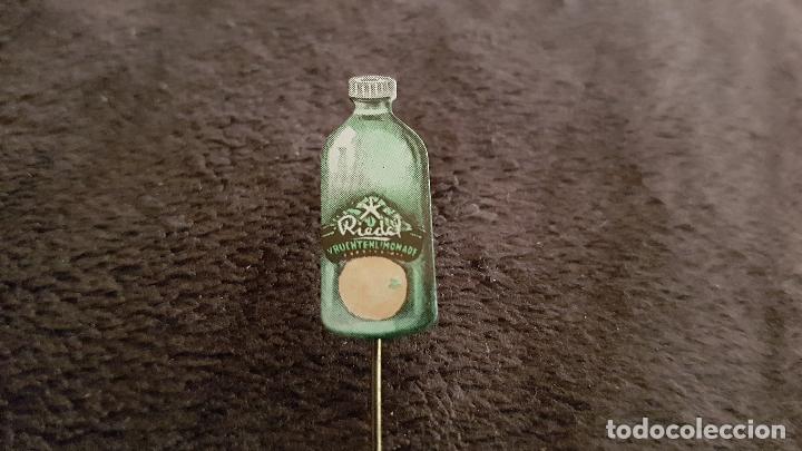 Pins de colecci&oacute;n: PIN EMBLEMA MARCA DE BEBIDAS ZUMOS RIEDEL (INSIGNIA DE AGUJA BEBIDA )