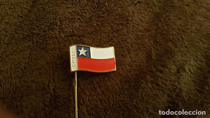 Pins de colecci&oacute;n: PIN EMBLEMA BANDERA CON LAS LETRAS DE CHILE (INSIGNIA DE AGUJA )