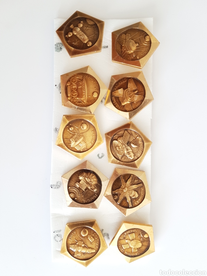Pins de colecci&oacute;n: Maravillosa colecci&oacute;n de insignias rusas de la historia de los sat&eacute;lites