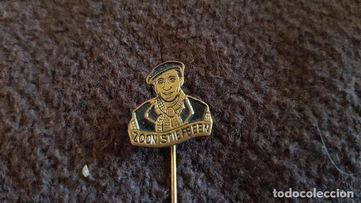 Pins de colecci&oacute;n: PIN SERIE TELEVISI&Oacute;N STIEFBEEN EN ZOON (INSIGNIA AGUJA PROGRAMA TELEVISI&Oacute;N A&Ntilde;OS 60 HOLANDA)