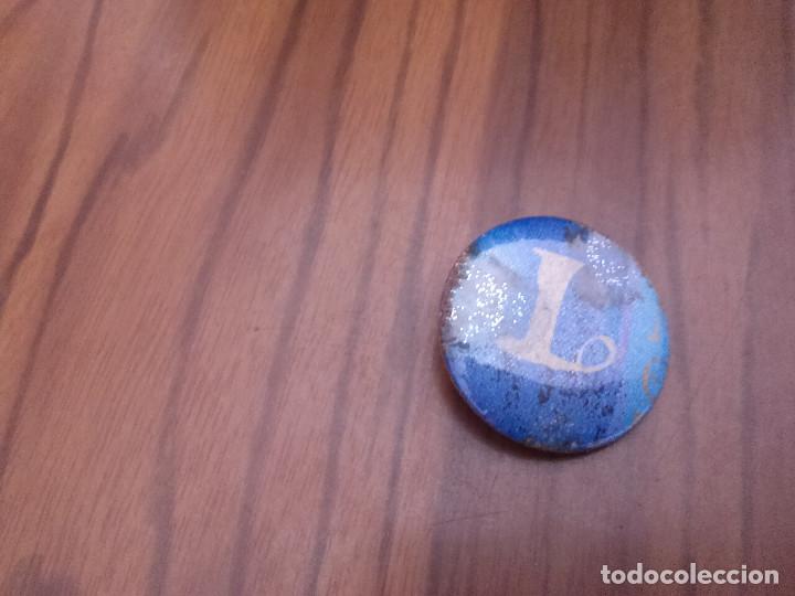 Sammlung von Pins: CHAPA. LETRA L DORADA. 0,31 MM. PARTE DE ATR&Aacute;S MET&Aacute;LICA. BUEN ESTADO. SIN USAR. RARA