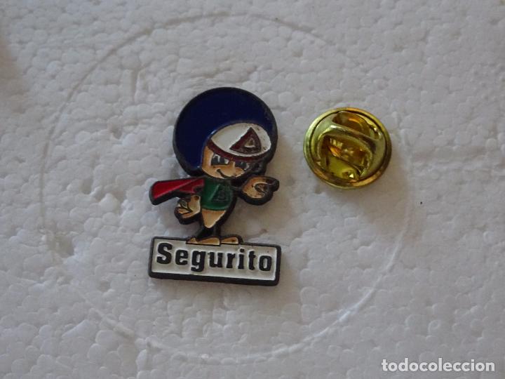 Pins de cole&ccedil;&atilde;o: PIN DE SEGURITO, MASCOTA PREVENCI&Oacute;N DE RIESGOS LABORALES