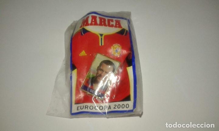 Pins de colecci&oacute;n: PIN DE LA EUROCOPA 2000 SERGI JUGADOR F.C. BARCELONA  FUTBOL MARCA PINS