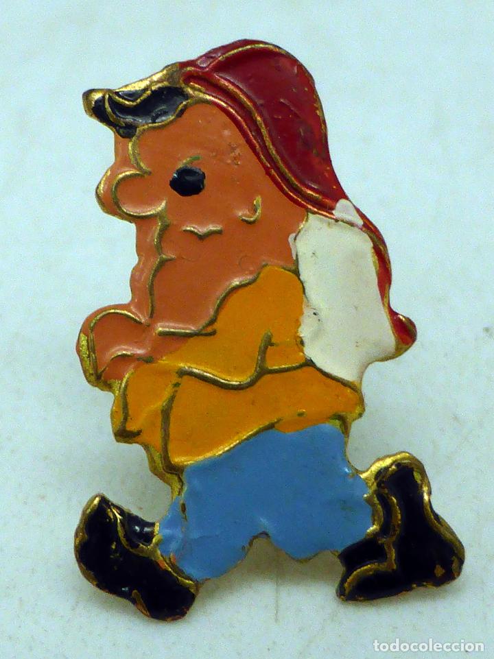 Pins de colecci&oacute;n: Pin Ladr&oacute;n personaje saco metal y esmalte a&ntilde;os 60