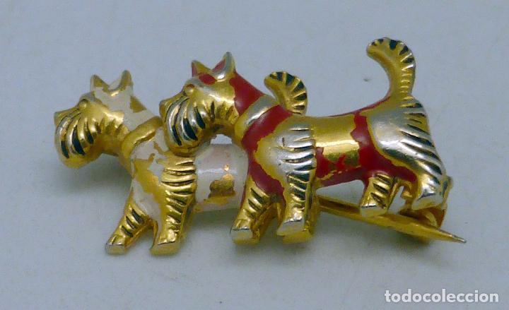Pins de colecci&oacute;n: Pin 2 perros Fox Terrier metal y esmalte a&ntilde;os 60