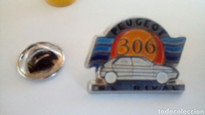 Pins de colecci&oacute;n: PIN PEUGOT 306 EL RIVAL - Foto 1