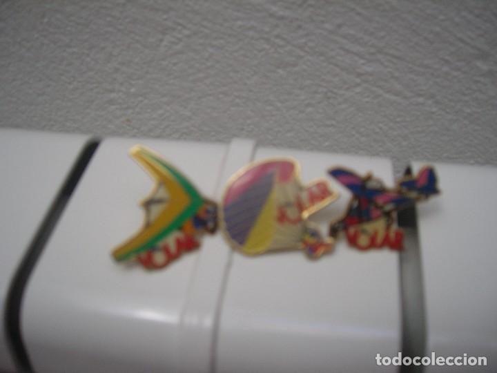 Collection pins: 3 pins Volar (revista?)