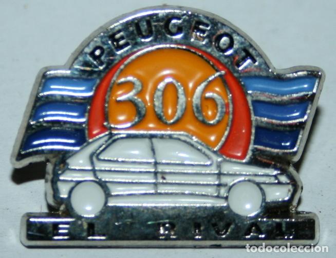 Pins de colecci&oacute;n: PIN - PEUGEOT 306, EL RIVAL - Foto 1