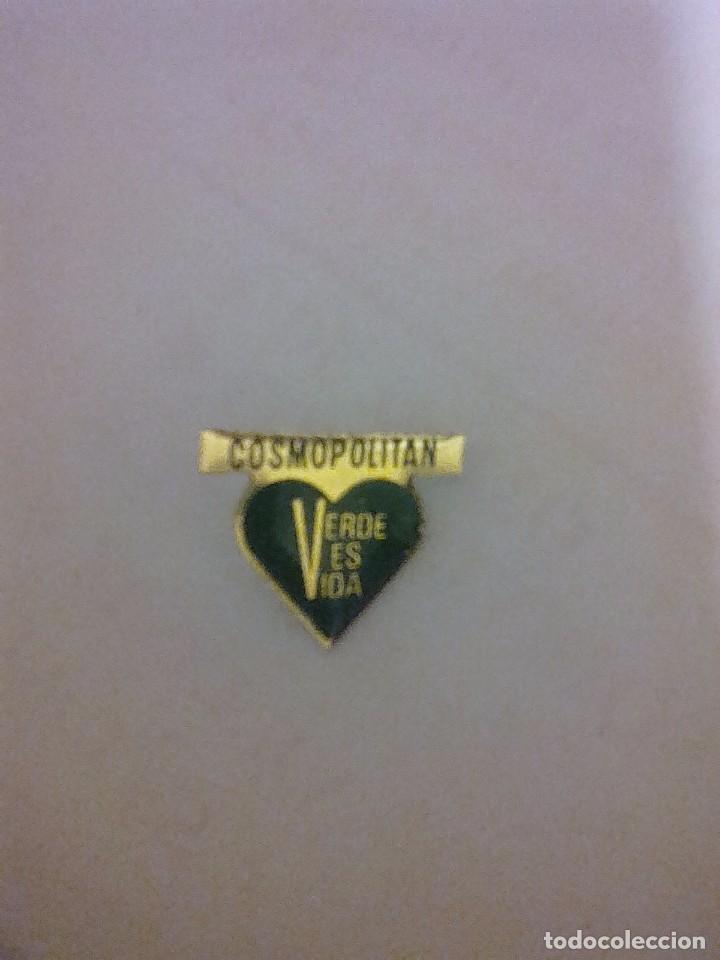 Pins de colecci&oacute;n: Pin COSMOPOLITA Verde es V&iacute;da