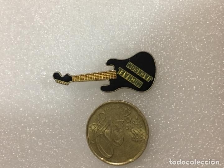 Pins de colecci&oacute;n: Pin Guitarra Michael Jackson - Foto 1