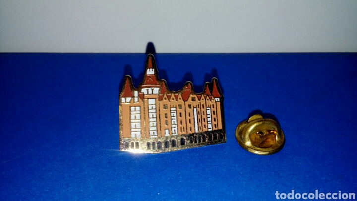 Pins de colecci&oacute;n: PIN EDIFICIO GAUDI BARCELONA OBSEQUIO LA CAIXA - Foto 1