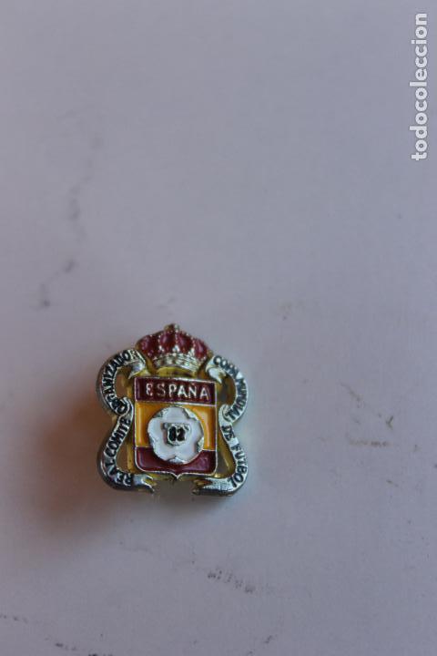 Pins de colecci&oacute;n: PIN RARO REAL COMITE ORGANIZADOR COPA MUNDIAL ESPA&Ntilde;A 1982