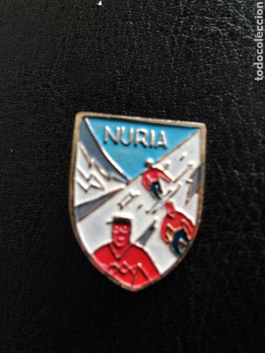 Pins de colecci&oacute;n: Pin tipo insignia aguja de Nuria Estacion esqui .. vall de Nuria