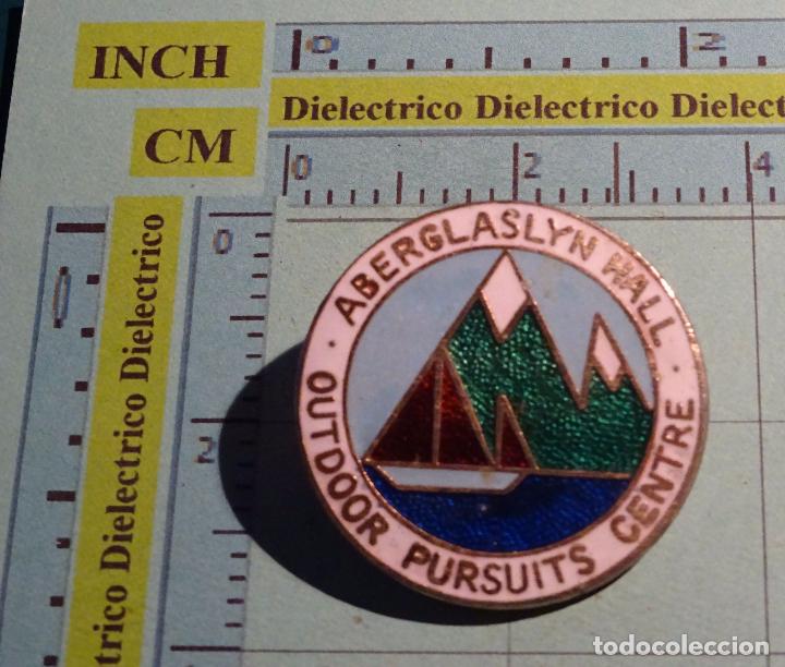 Collection pins: INSIGNIA EMBLEMA BROCHE. ABERGLASLYBN HALL. OUTDOOR PURSUITS CENTRE. GALES, INGLATERRA
