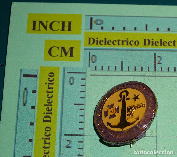 Collection pins: INSIGNIA EMBLEMA BROCHE. COLEGIOS UNIVERSIDADES. PADRES ALUMNOS SALESIANOS TRIANA, SEVILLA