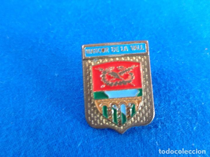 Collection pins: PINS - BONITO PINS DE TUSRISMO - MANCOR DE LA VALL- ISLAS BALEARES - SPAIN VER FOTOS!! SM