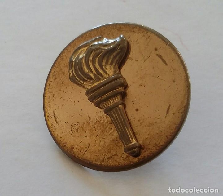 Pins de colecci&oacute;n: ANTIGUO PIN DE BRONCE CON LA ANTORCHA - Foto 1