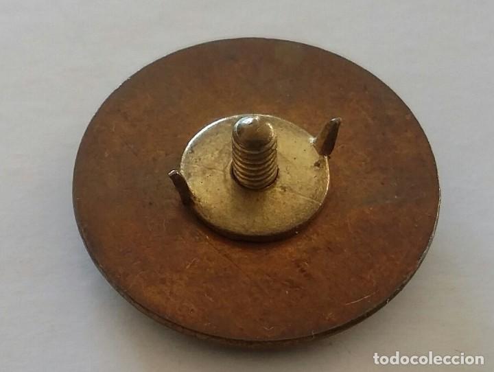 Pins de colecci&oacute;n: ANTIGUO PIN DE BRONCE CON LA ANTORCHA - Foto 2