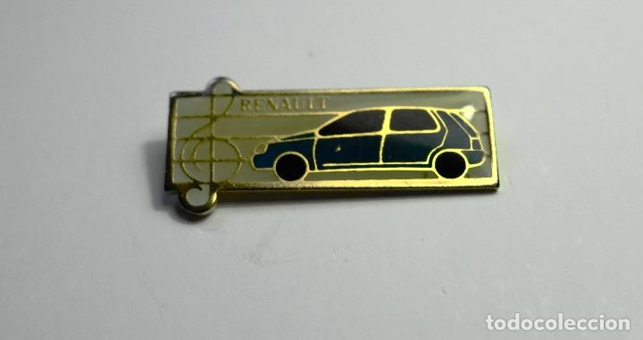 Pins de colecci&oacute;n: Pin coche Renault Clio - Foto 1