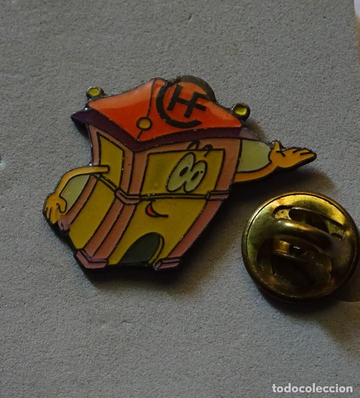 Pins e Spille di collezione: PIN DE TRENES FERROCARRILES. COLEGIO HU&Eacute;RFANOS FERROVIARIOS CHF MADRID