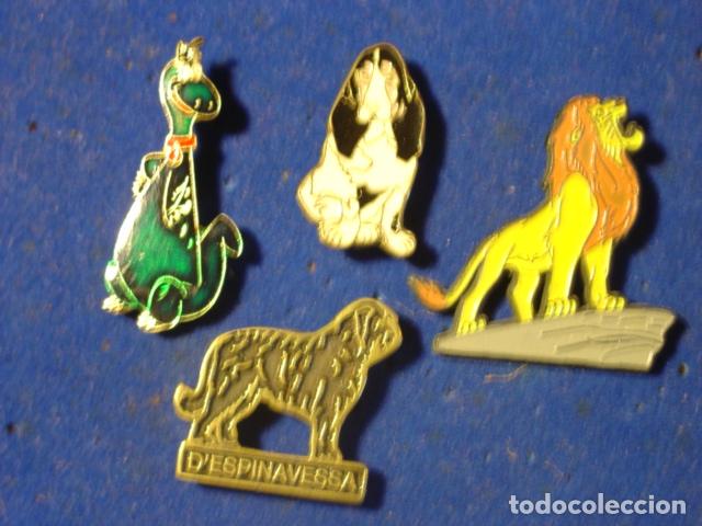 Pins de colecci&oacute;n: Lote 4 Pin Rey Leon, Dino, Cocker y Gos d&acute;Atura. Foto Borrosa pero Pin en Perfecto Estado.