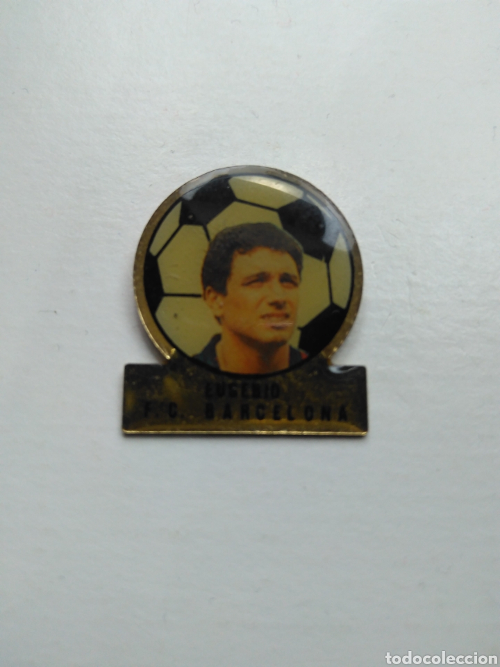 Pins de colecci&oacute;n: PIN DE F&Uacute;TBOL. JUGADOR EUSEBIO FC BARCELONA. A&Ntilde;OS 90.