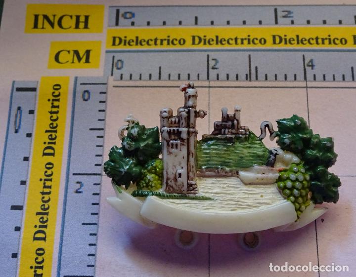 Collection pins: BONITA INSIGNIA BROCHE ALEM&Aacute;N DE TURISMO. CIUDAD CASTILLO. ALEMANIA