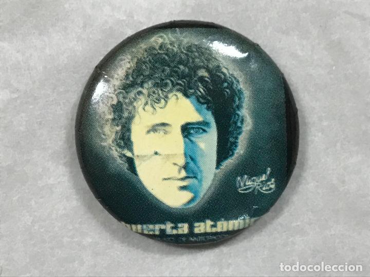 Pins de colecci&oacute;n: CHAPA OCHENTERA - ANTIGUO PIN DE LOS A&Ntilde;OS 80 -miguel rios, la huerta atomica - 25 MM.