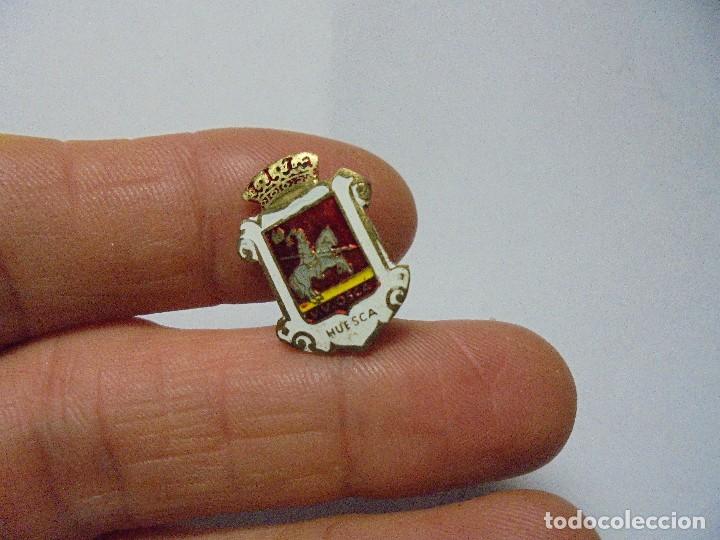 Pins de colecci&oacute;n: ANTIGUA INSIGNIA ESCUDO DE HUESCA