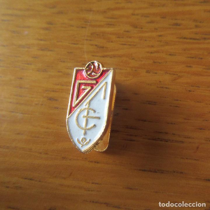 insignia/pin del equipo de fútbol conil cf (cád - Buy Football pins on  todocoleccion