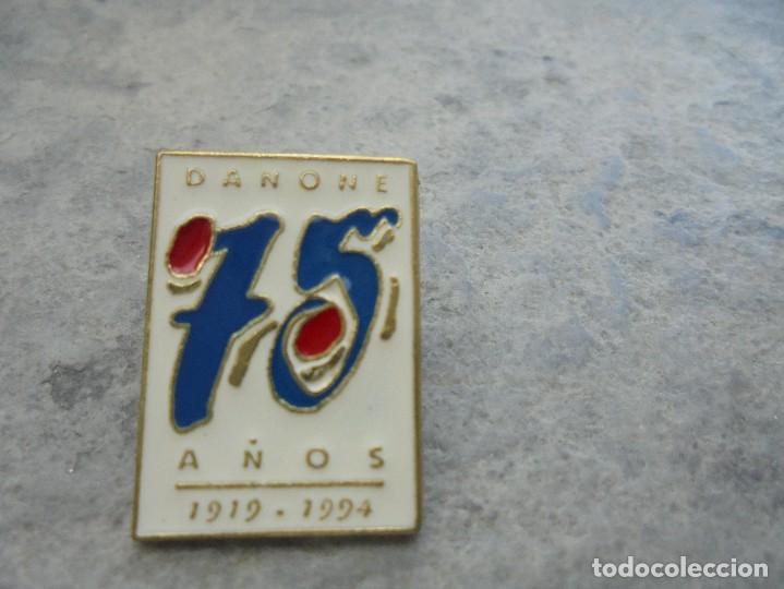 Pins de colecci&oacute;n: PIN DE LOS 75 A&Ntilde;OS DE LA EMPRESA DANONE DE LOS A&Ntilde;OS 90