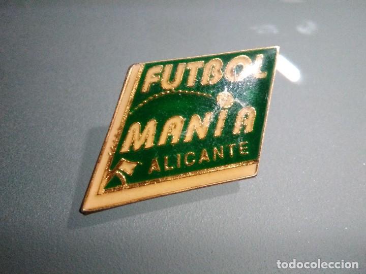 Pins de colecci&oacute;n: Pin Futbol Man&iacute;a Alicante