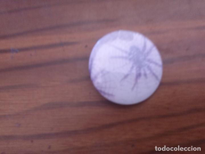 Sammlung von Pins: CHAPA. ARA&Ntilde;A. 31 MM. DETR&Aacute;S MET&Aacute;LICA. SIN USO. BUEN ESTADO