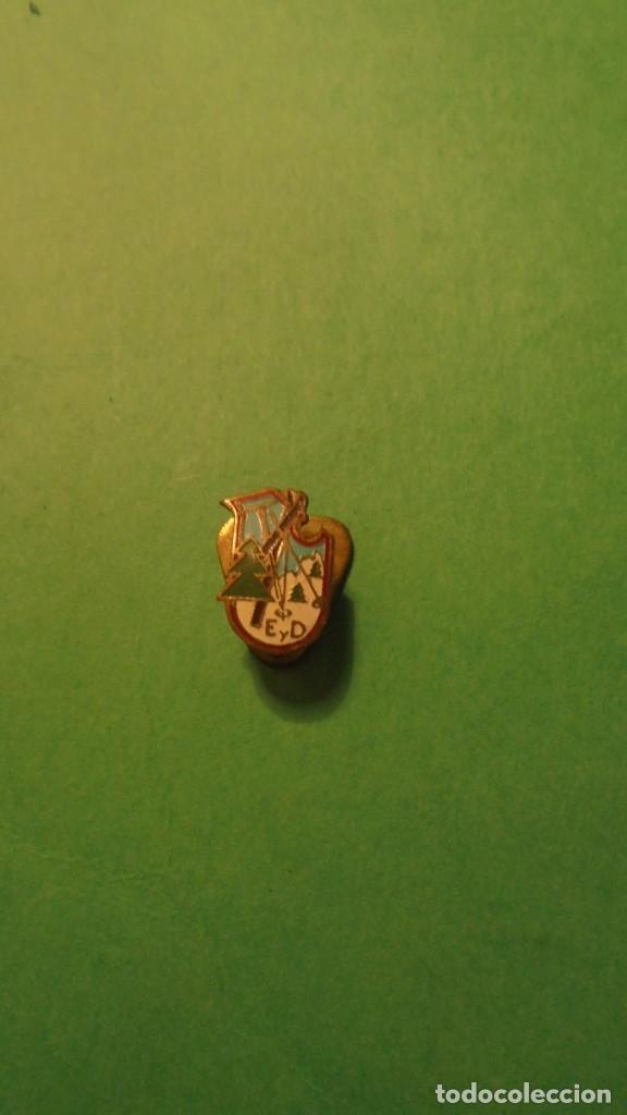 Pins de colecci&oacute;n: ESQUI / MONTA&Ntilde;ISMO ANTIGUA AINSIGNIA SOLAPERA E.y D. 1,8X1 CM.