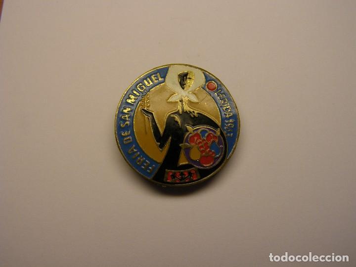Pins de colecci&oacute;n: Antigua ins&iacute;gnia de solapa dela feria de San Miguel de L&eacute;rida. A&ntilde;o 1963.