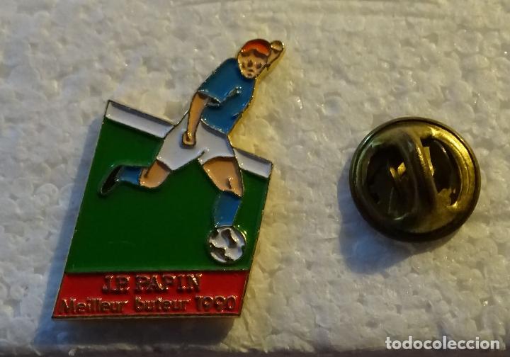 Sammlung von Pins: PIN DE DEPORTES. F&Uacute;TBOL FRANC&Eacute;S. FRANCIA. JUGADOR JEAN PIERRE PAPIN. MEJOR JUGADOR A&Ntilde;O 1990