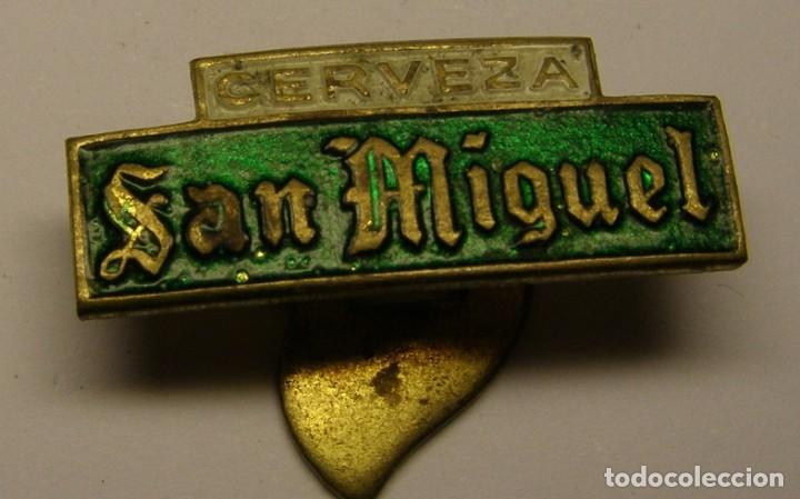 Pins de colecci&oacute;n: Antigua insignia cerveza San Miguel. No es un pin.